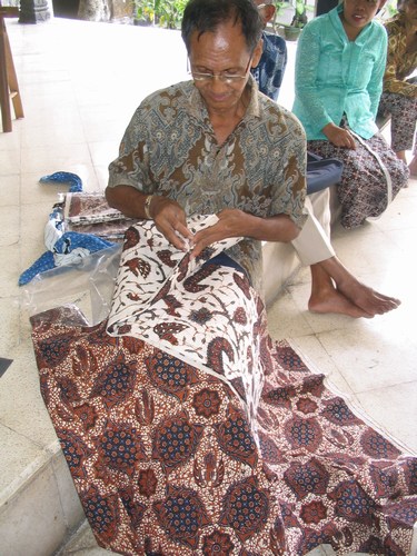 man_batik.jpg