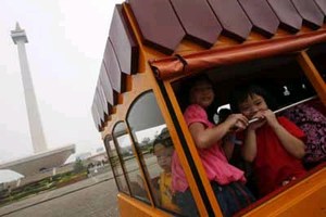 mini-monas-shuttle.jpg